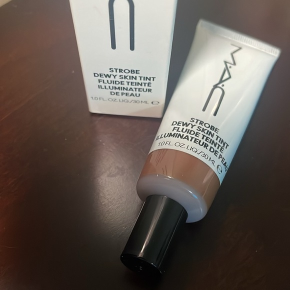Strobe Dewy Skin Tint - Picture 3 of 4